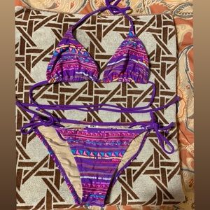 Gently Used O’Neill String Triangle Bikini (M)